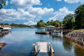 Castaway Cove -Lake Norman Waterfront Home with Private Dock - Image 3