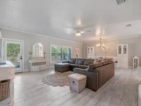 Modern Farm House, Fenced In Yard. Private Entry! - Image 2