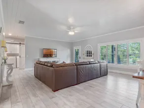Modern Farm House, Fenced In Yard. Private Entry! - Image 5