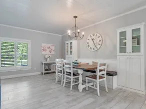 Modern Farm House, Fenced In Yard. Private Entry! - Image 3