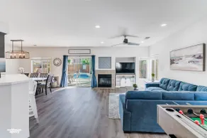Beautifully remodeled luxurious 3BR/2BA pool house - Image 4