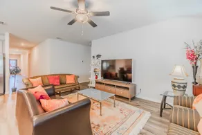 New 4b/3b Home close to Downtown Ft Worth - Image 2