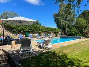 Large 6 bedroom house with private heated pool - Image 2