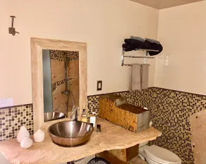 Adorable one bedroom/bath guest house with pool. - Image 2