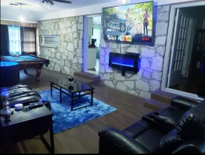 A Point of Blue 🔵 Hottub/ Pool table/10 min all OKC - Image 2