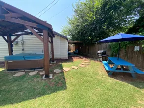 A Point of Blue 🔵 Hottub/ Pool table/10 min all OKC - Image 3