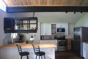 * The Farmhouse * fully renovated charmer - Image 3
