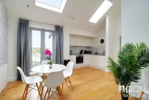 Lovely 1 Bedroom Flat with Free Off Road Parking - Image 3