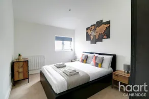 Lovely 1 Bedroom Flat with Free Off Road Parking - Image 2