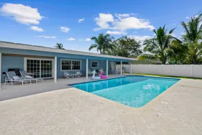Clean Home Large Heated-Pool - 3/2 +Ofc/den - 3 Miles to Beach \"Jupiter Escape\" - Image 2