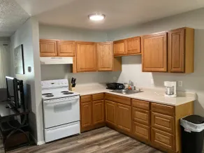 3 Bed, 2 Bath Apartment in UMED-Sleeps 6-10 w/ AC - Image 2