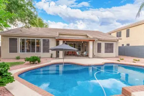 Free Pool Heat, 5 Mins to Shop & Dine, Pets OK - Image 2