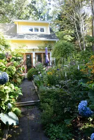 Charming Idyllic Hideaway Ideal Location - Image 2