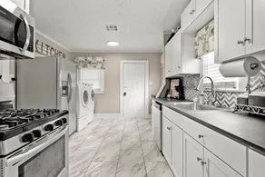 Charming, Historic Home Minutes from Magnolia - Image 5