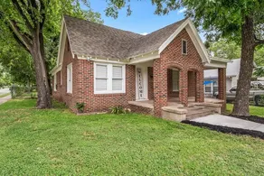 Charming, Historic Home Minutes from Magnolia - Image 4