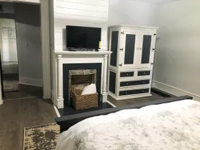 Cozy 2-bedroom downtown district apartment - Image 4