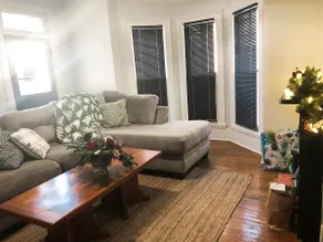 Cozy 2-bedroom downtown district apartment - Image 2