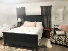 Cozy 2-bedroom downtown district apartment - Image 3