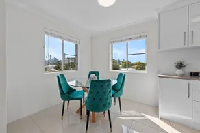 Quiet 3BRM Apt near Gabba with Free Parking & WiFi - Image 5