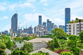Quiet 3BRM Apt near Gabba with Free Parking & WiFi - Image 3