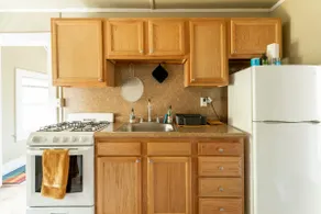 Rochester Chic Top Floor Apartment - Image 3