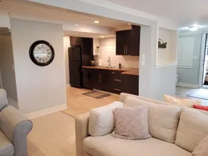 Cozy & Bright 3 Bedroom, 2 Bath Basement Suite - Image 4
