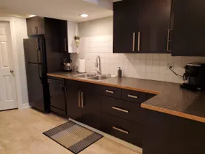 Cozy & Bright 3 Bedroom, 2 Bath Basement Suite - Image 5