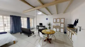 Homely Apartment w/free wifi, showmax and parking. - Image 5