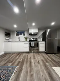 Cozy One Bedroom Flat - 15 minute walk to downtown - Image 5