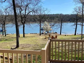 Eufaula Lake front home with private dock & slip. - Image 2