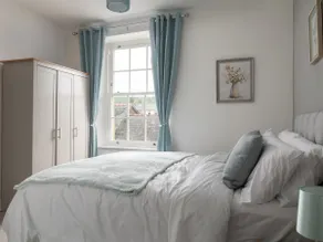 Gorgeous 1 Bedroom Apartment - Image 4