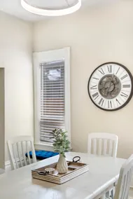 🌻Fresh Open 3 Bedroom Home near Downtown and Lake - Image 5