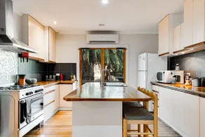 Spacious two bedroom house with outdoor spa - Image 5
