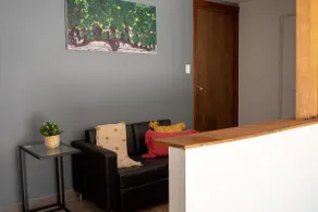 Lovely 1-bedroom serviced apartment, free parking - Image 4