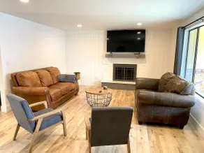 Newly remodeled bright and airy 6 bedroom home - Image 3
