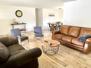 Newly remodeled bright and airy 6 bedroom home - Image 2