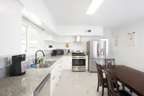 Charming Home I Walk to Tower District I 600 Mbps - Image 4