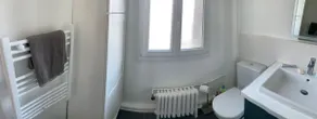 Cosy 1-Bedroom Apartment in Paris with AC - Image 5