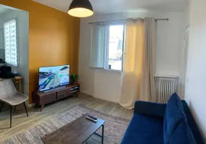 Cosy 1-Bedroom Apartment in Paris with AC - Image 2