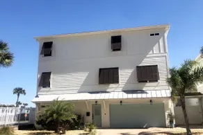 Beach side, ocean views & walk to Casa Marina - Image 2