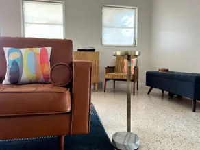 Wata Hous, 3-bedroom mid-century Island home. - Image 2