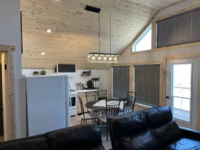 Payne Lake Wilderness Huts - Lakeview Suite - Image 4