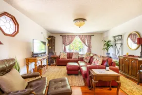 Serene Sonoma Home, Walk/bike downtown in minutes - Image 3