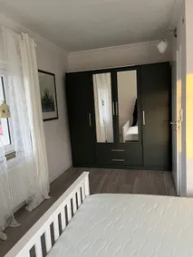 Nice place with free parking - Image 3