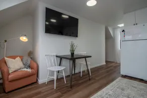 Cozy Modern Studio, Downtown Marysville - Image 3