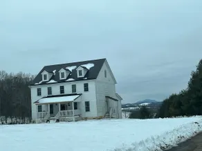 Farmhouse with view, 5 bed/3 bath. Free parking! - Image 2