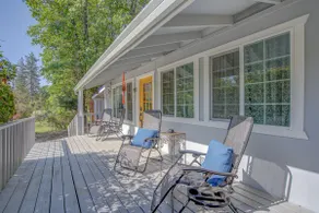Charming Lake Cottage • Relaxed, Cozy Stay - Image 3