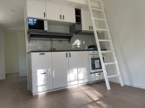 Beautiful guest house with private patio - Image 3