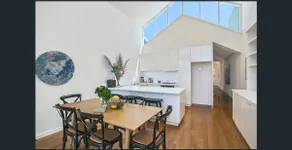 Lonnie Beach View Apartment - Image 3