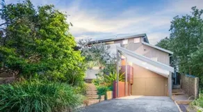 Beachfront 4 bedroom great holiday home pets - yes - Image 2